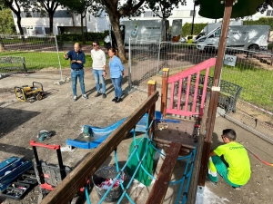 El Ayuntamiento de Fuengirola reforma la zona infantil del parque San &Aacute;lvaro de Los Pacos