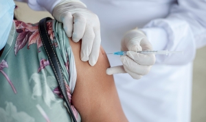 Arranca la campa&ntilde;a de vacunaci&oacute;n frente a gripe y Covid en residencias de mayores y para profesionales sanitarios y sociosanitarios