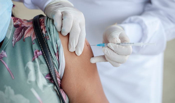 Arranca la campa&ntilde;a de vacunaci&oacute;n frente a gripe y Covid en residencias de mayores y para profesionales sanitarios y sociosanitarios