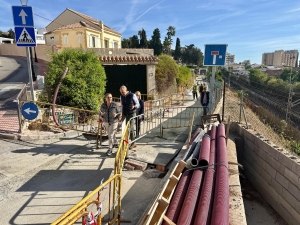 El Ayuntamiento de Fuengirola avanza en la remodelaci&oacute;n viaria de Torreblanca con la reforma de la calle Hortensia