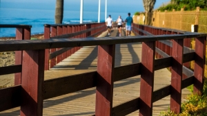 El Ayuntamiento impulsa nuevas mejoras en el Paseo Mar&iacute;timo de San Pedro Alc&aacute;ntara con la renovaci&oacute;n de m&aacute;s de 1.400 metros de barandillas