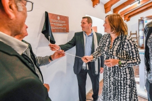 Torremolinos homenajea al último molinero del municipio con una placa en el Jardín Botánico Molino de Inca