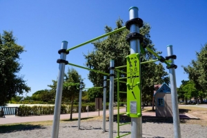 Torremolinos habilita una zona para la pr&aacute;ctica de la calistenia en el parque de La Bater&iacute;a