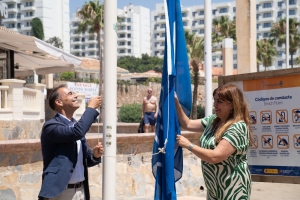 Las banderas azules ya ondean en dos playas de Benalm&aacute;dena y en el puerto deportivo