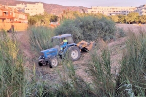 Torremolinos lleva a cabo la limpieza de arroyos e imbornales ante la llegada de las lluvias oto&ntilde;ales