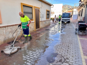 Fuengirola pone en marcha un plan de limpieza intensiva con disco en los barrios y zonas de mayor afluencia