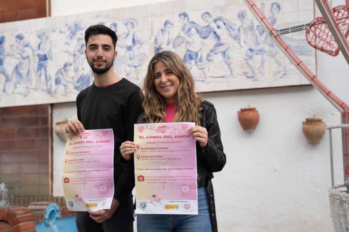 Benalmádena presenta ‘El Árbol del Amor’, una iniciativa para expresar sentimientos con un banco especial para tomarse fotografías