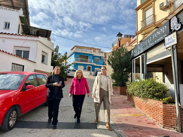 Fuengirola elimina el tendido a&eacute;reo de Los Pacos con el desmontaje de los cables y torretas