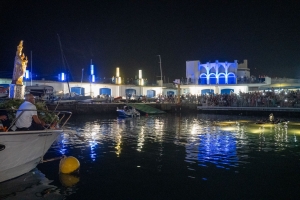 La semana grande en honor a la Virgen del Carmen llena de p&uacute;blico los actos tradicionales y la Veladilla en el Puerto